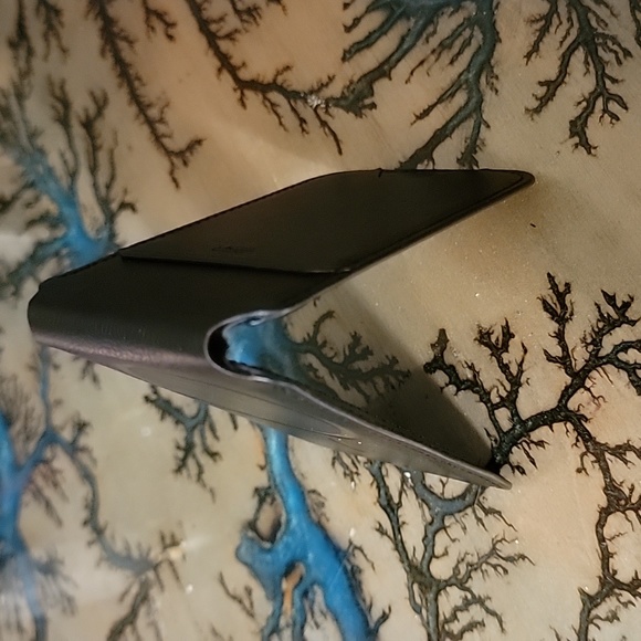 ESR HaloLock wallet stand - Picture 5 of 11